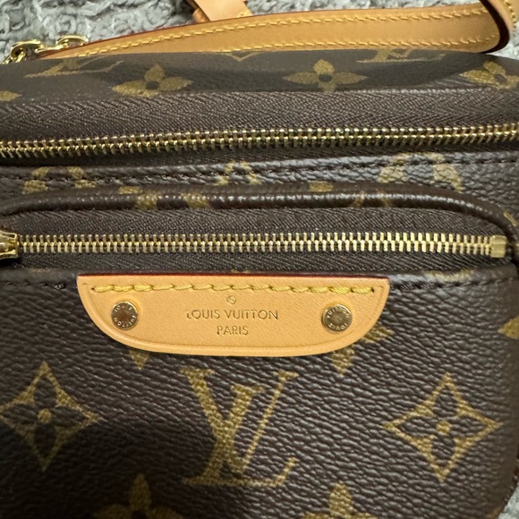 Louis Vuitton Brown Monogram Crossbody Bag - Picture 5 of 13